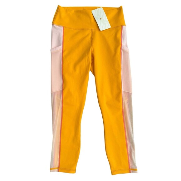 NWT Fabletics On-The-Go Powerhold‎ High-Waisted Capri Size Medium - Picture 1 of 5
